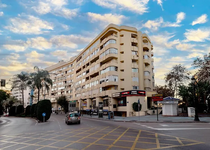 بيت للعطل Beachfront With Balcony *