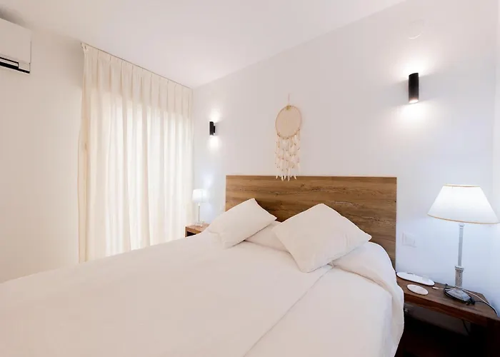 Beachfront With Balcony بيت للعطل *