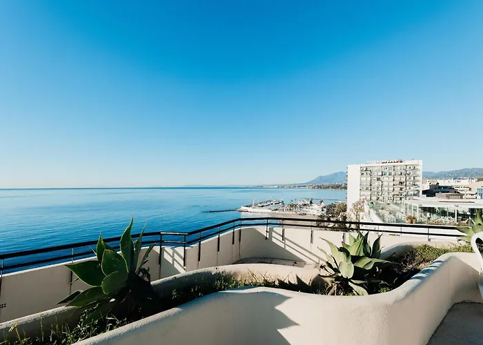 بيت للعطل Beachfront With Balcony