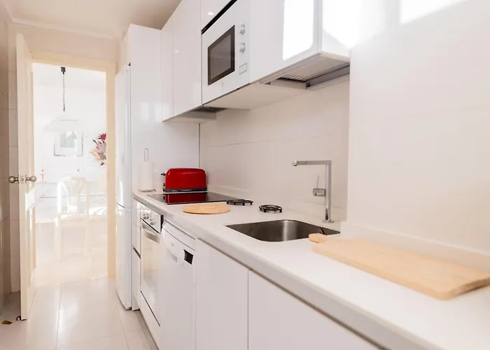 Beachfront With Balcony بيت للعطل ماربيا