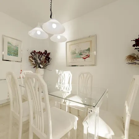 Beachfront With Balcony מארבלה