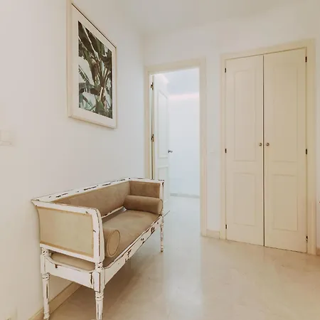Beachfront With Balcony Tatil Evi Marbella