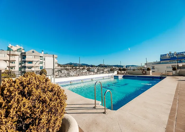 Beachfront With Balcony Semesterbostad *