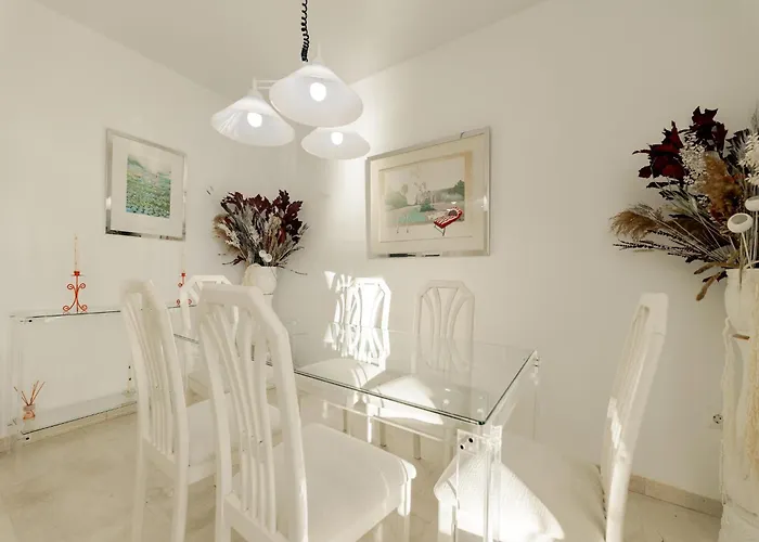 Beachfront With Balcony מארבלה