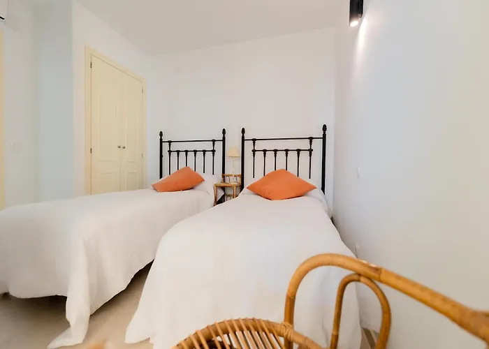 בית נופש Beachfront With Balcony *