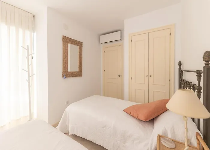 בית נופש Beachfront With Balcony מארבלה