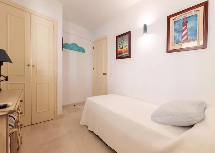 Beachfront With Balcony מארבלה