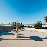 Beachfront With Balcony Prázdninový dům *