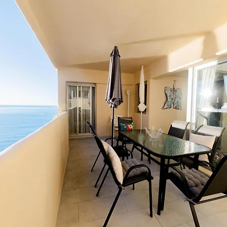 Beachfront With Balcony Μαρμπέλλα