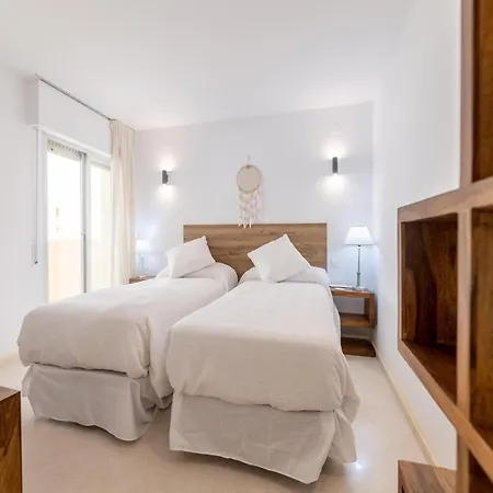Hébergement de vacances Beachfront With Balcony *